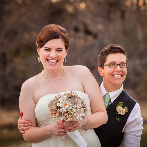 Lesbian_couple_wedding